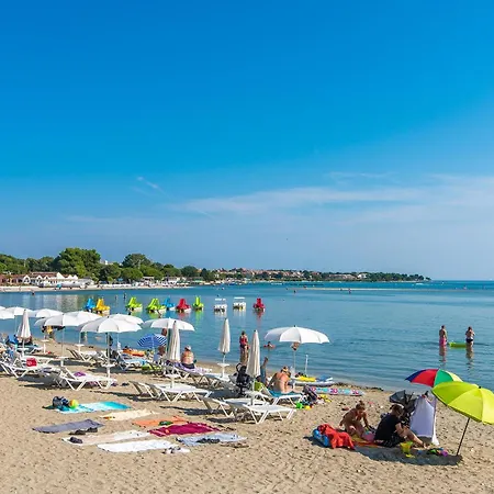 아파트 In With Kitchen 메덜린