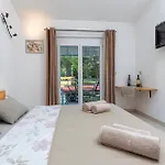 1 Bedroom Gorgeous In Μεντουλίν