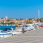 1 Bedroom Gorgeous In Διαμέρισμα