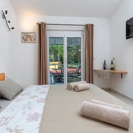 1 Bedroom Gorgeous In Medulin