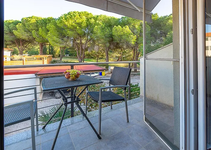 Lejlighed In With Kitchen